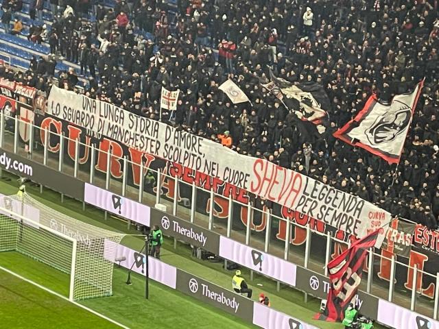 爱游戏移动官网-圣西罗拥抱传奇舍瓦回家，莱昂踩着风火轮致敬前辈