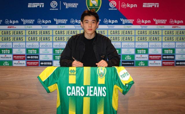 爱游戏正版体验-李嗣镕签海牙破圈登热搜 网友:帅到可以原谅国足